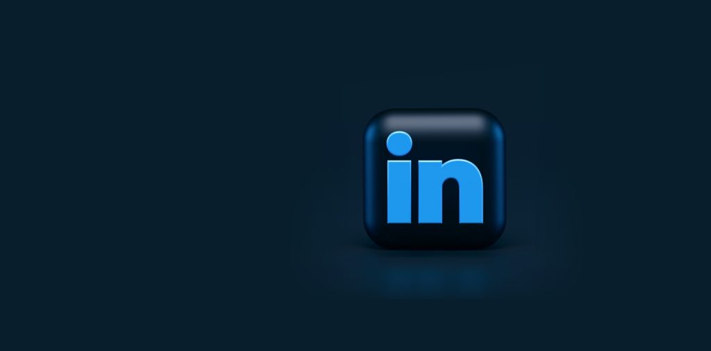 LinkedIn logo against dark background. / © Alexander Shatov (Unsplash)